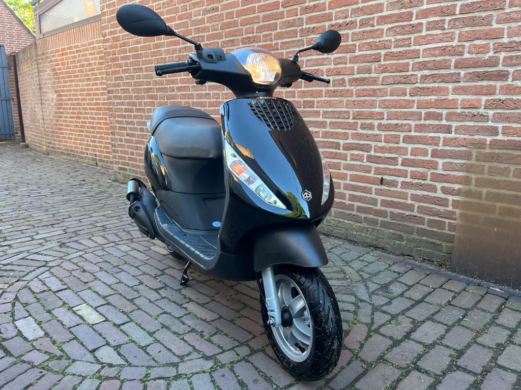 Piaggio Zip 2T Brom 2005!!, Fietsen en Brommers, Scooters | Piaggio, Ophalen, Tweetakt, Gebruikt, Maximaal 45 km/u
