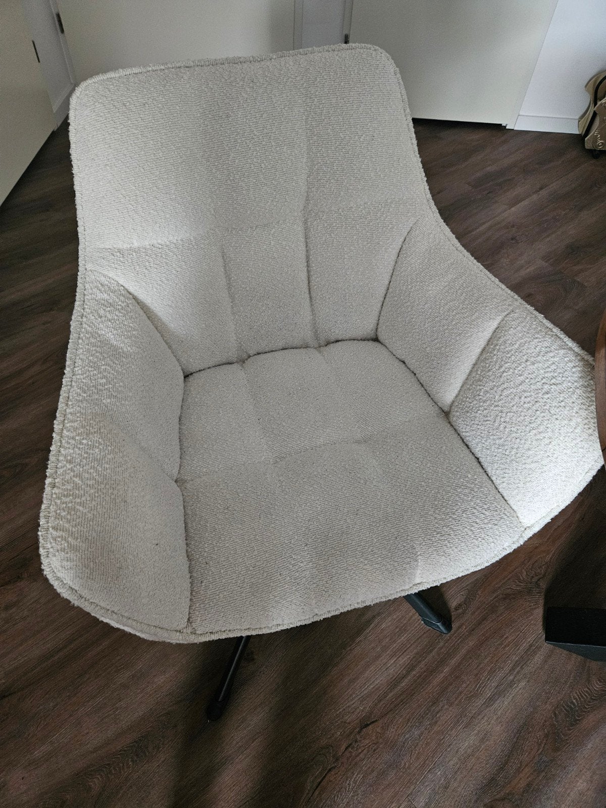 Moderne eetkamerstoelen met witte boucle stof en draaivoet, Huis en Inrichting, Stoelen, Ophalen, Modern, Scandinavisch, Wit, Zo goed als nieuw