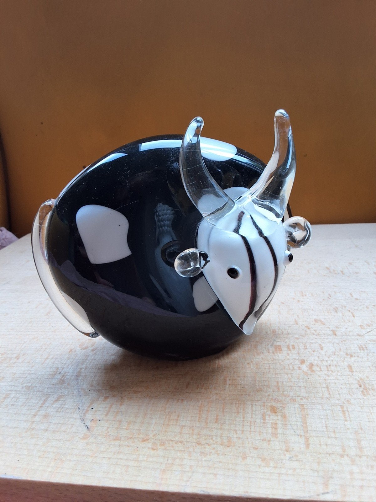 Glazen stier beeldje - Zwart met witte vlekken koe, Ophalen of Verzenden