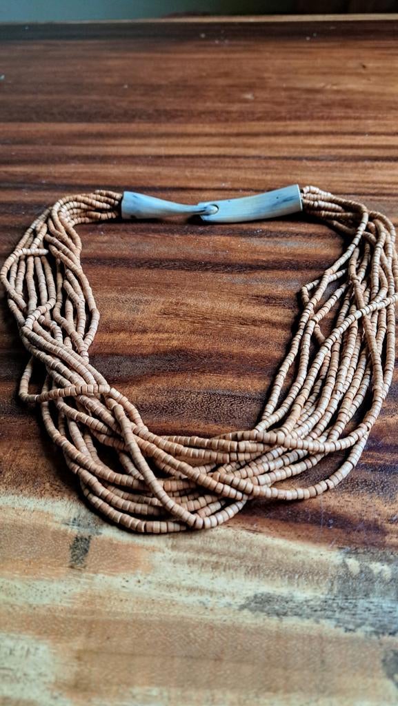 Native kralen ketting met sluiting van hoorn, Ophalen of Verzenden, Nieuw, Overige materialen