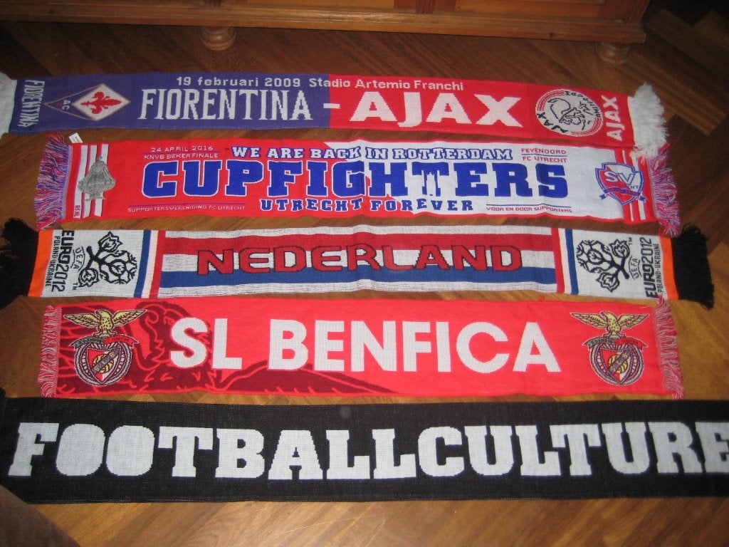 collectie voetbalsjaals/sportsjaals   (zie 18 foto's), Ophalen of Verzenden, Gebruikt, Buitenlandse clubs, Vaantje of Sjaal