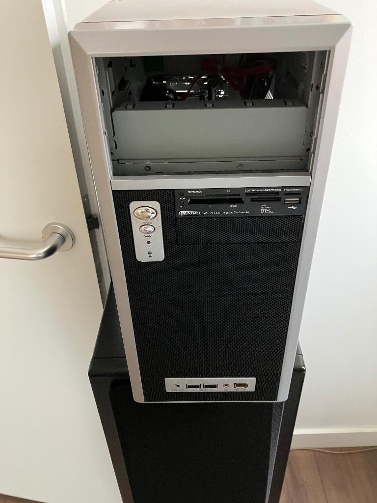 Desktop pc Intel core2 quad Q8300, Ophalen, Gebruikt, Onbekend