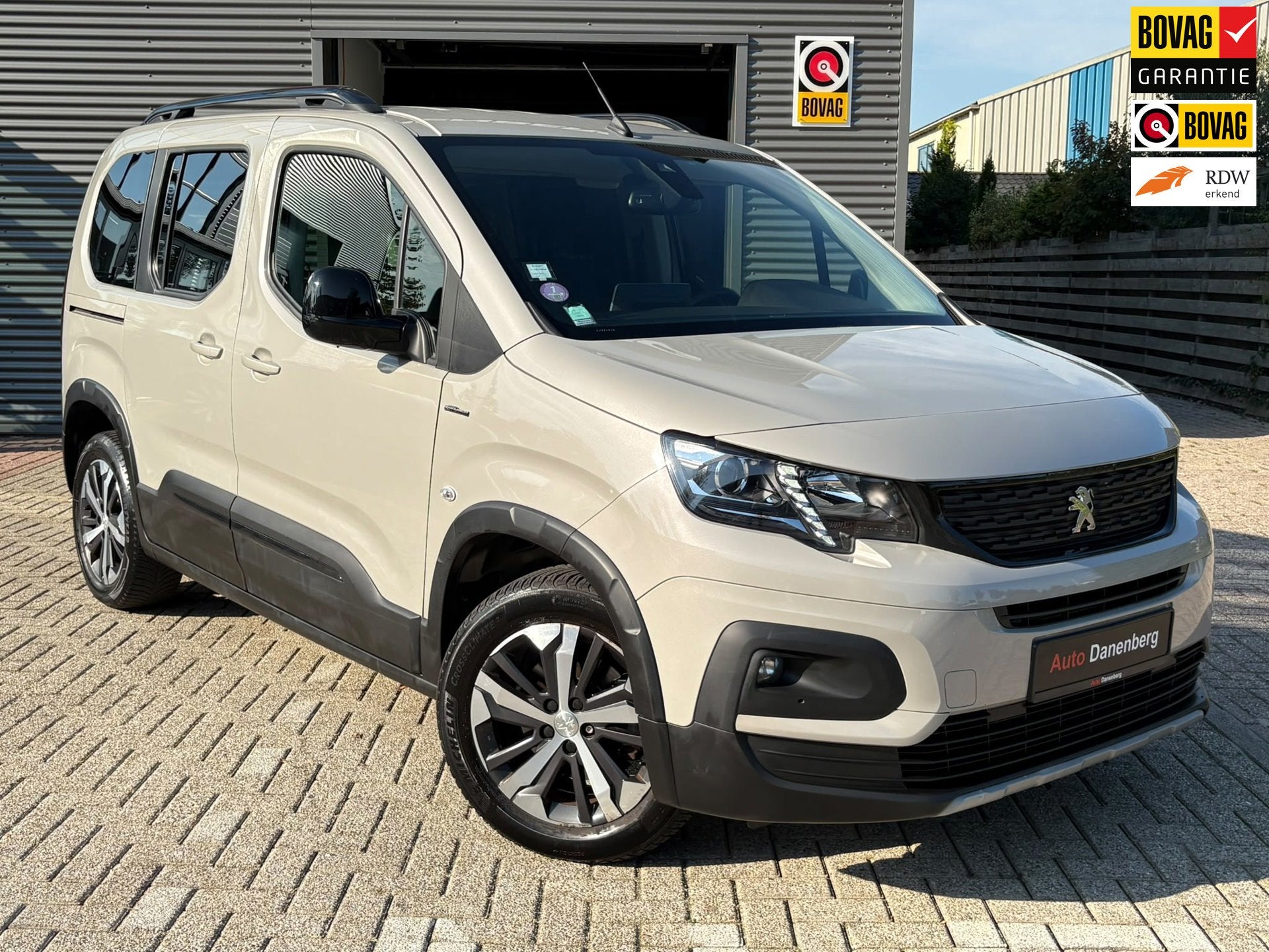Peugeot Rifter 1.2 Puretech GT-Line AUTOMAAT,TREKHAAK, Dealer onderhouden, Stof, Zwart, Overige kleuren