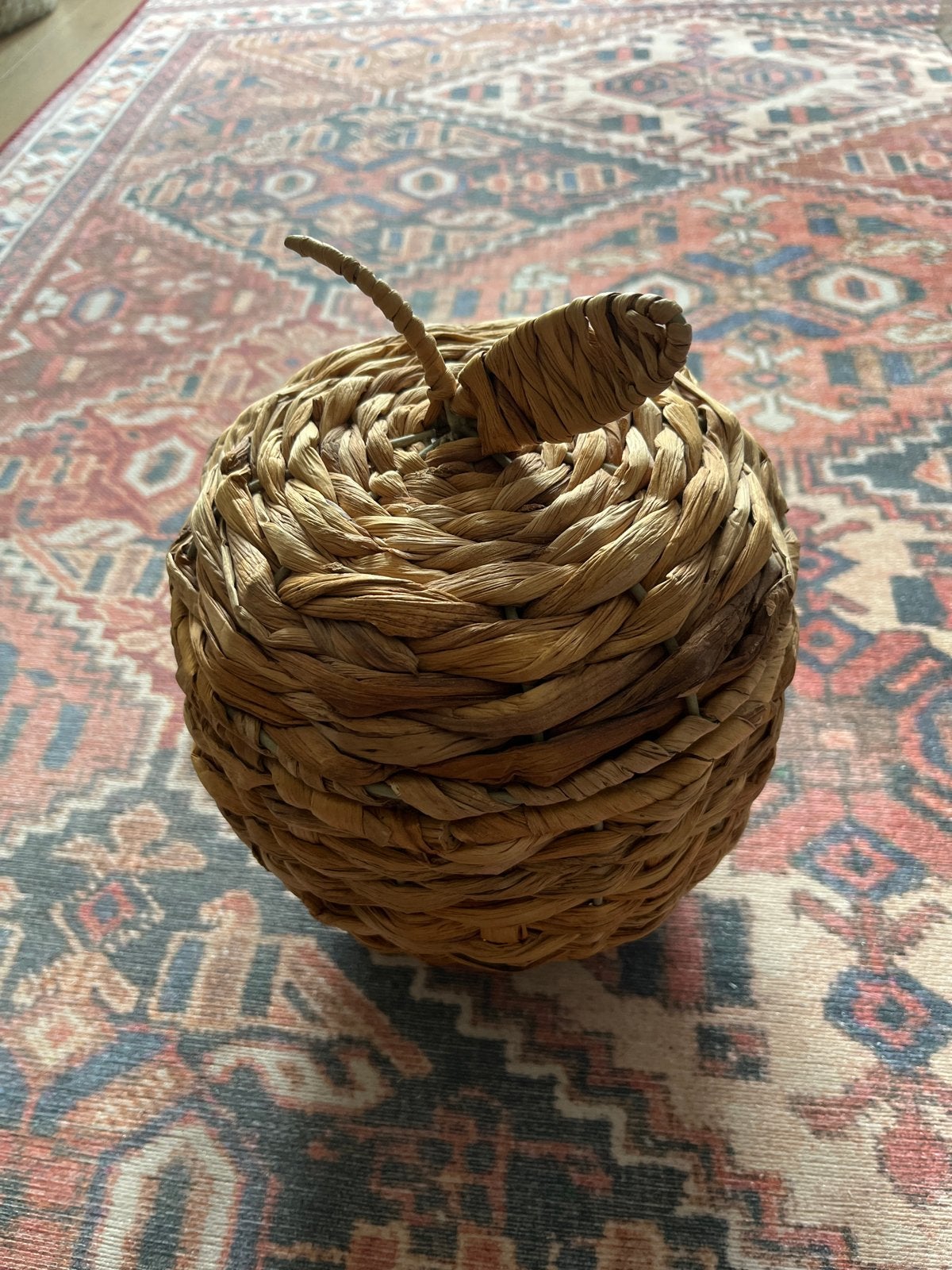 Gevlochten rieten appelmandje met deksel, Ophalen, Gebruikt, Bruin, Natuurlijk materiaal