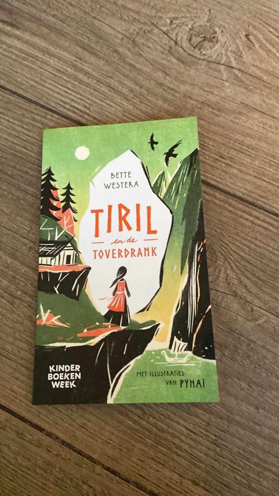 Tiril en de Toverdrank - Bette Westera, Ophalen of Verzenden, Zo goed als nieuw, Fictie algemeen