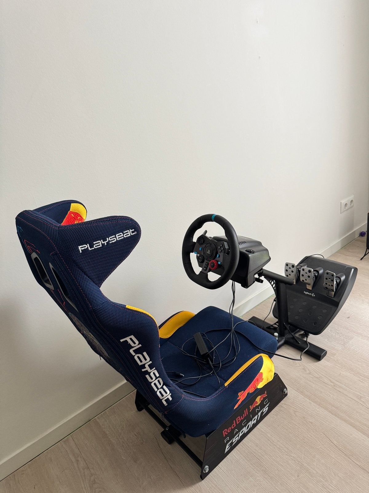 Playseat Red Bull Racing + Logitech G29 Racing Set, Spelcomputers en Games, Spelcomputers | Sony PlayStation Consoles | Accessoires