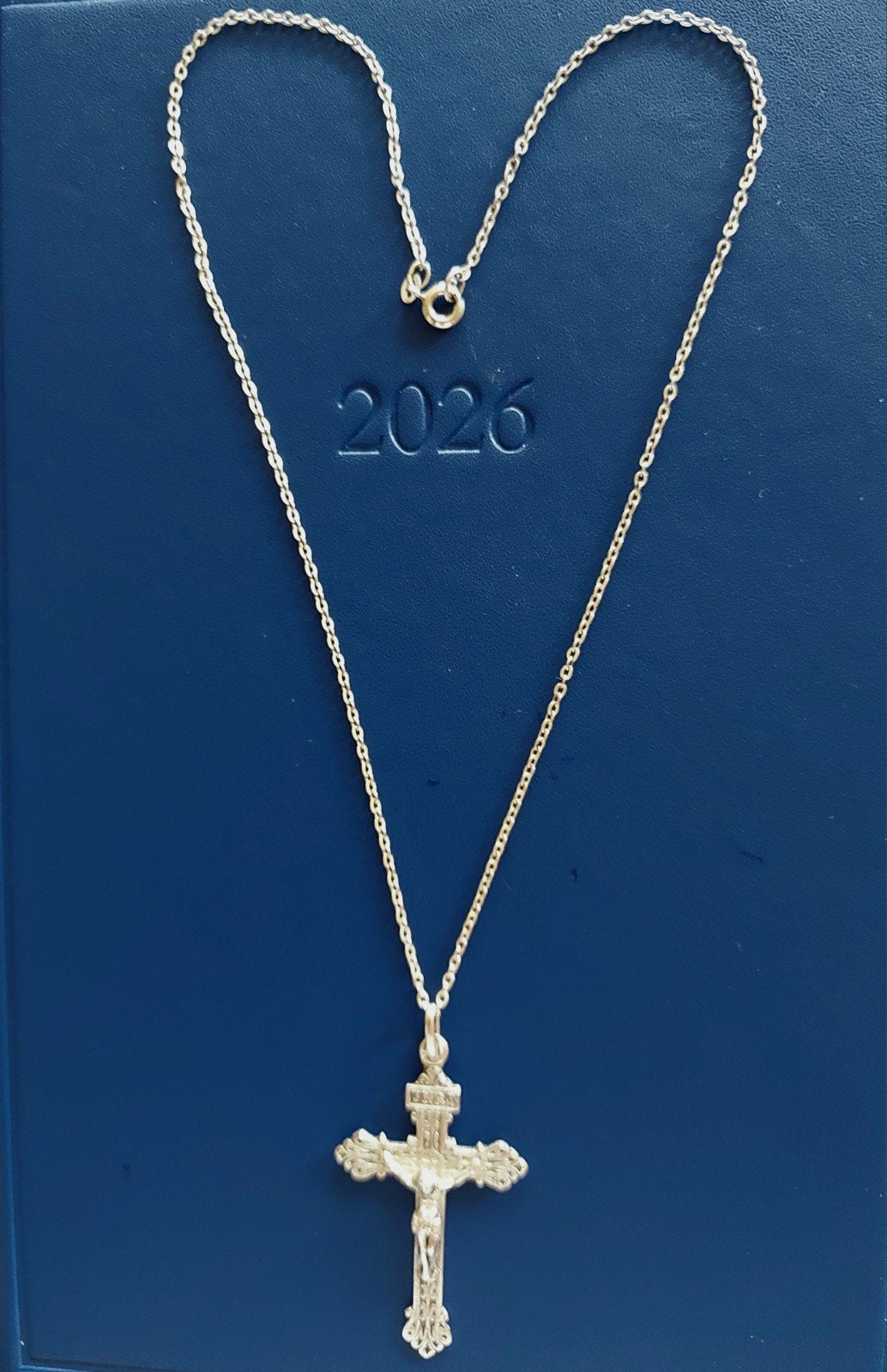 Religie: Retro zilveren INRI kruisje te koop in Leiderdorp, Sieraden, Tassen en Uiterlijk, Kettinghangers, Ophalen of Verzenden