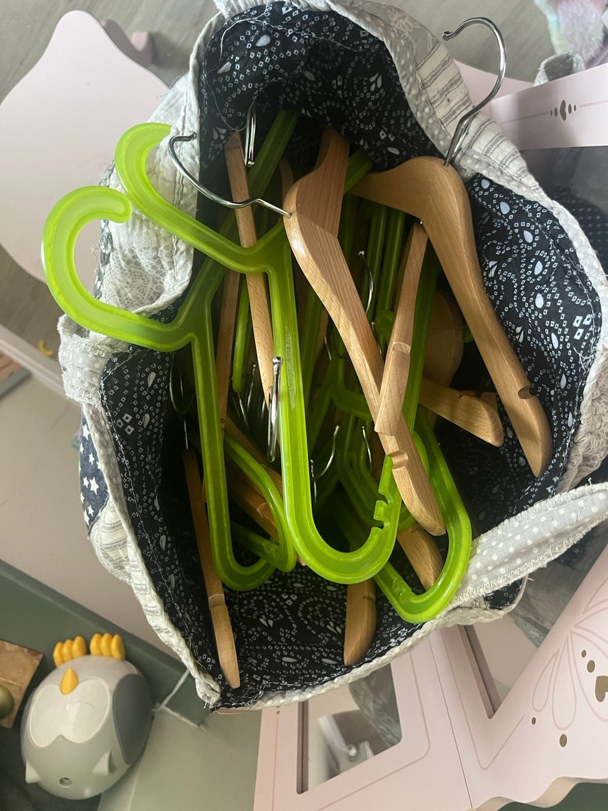 IKEA Kledinghangers Baby/Kind Hout & Plastic Combi, Ophalen of Verzenden, Gebruikt, Hout, Kinderen