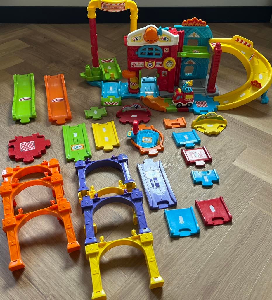 Vtech toet toet bas brandweerkazerne met uitbreidingsset, Ophalen of Verzenden, Gebruikt, 2 tot 4 jaar
