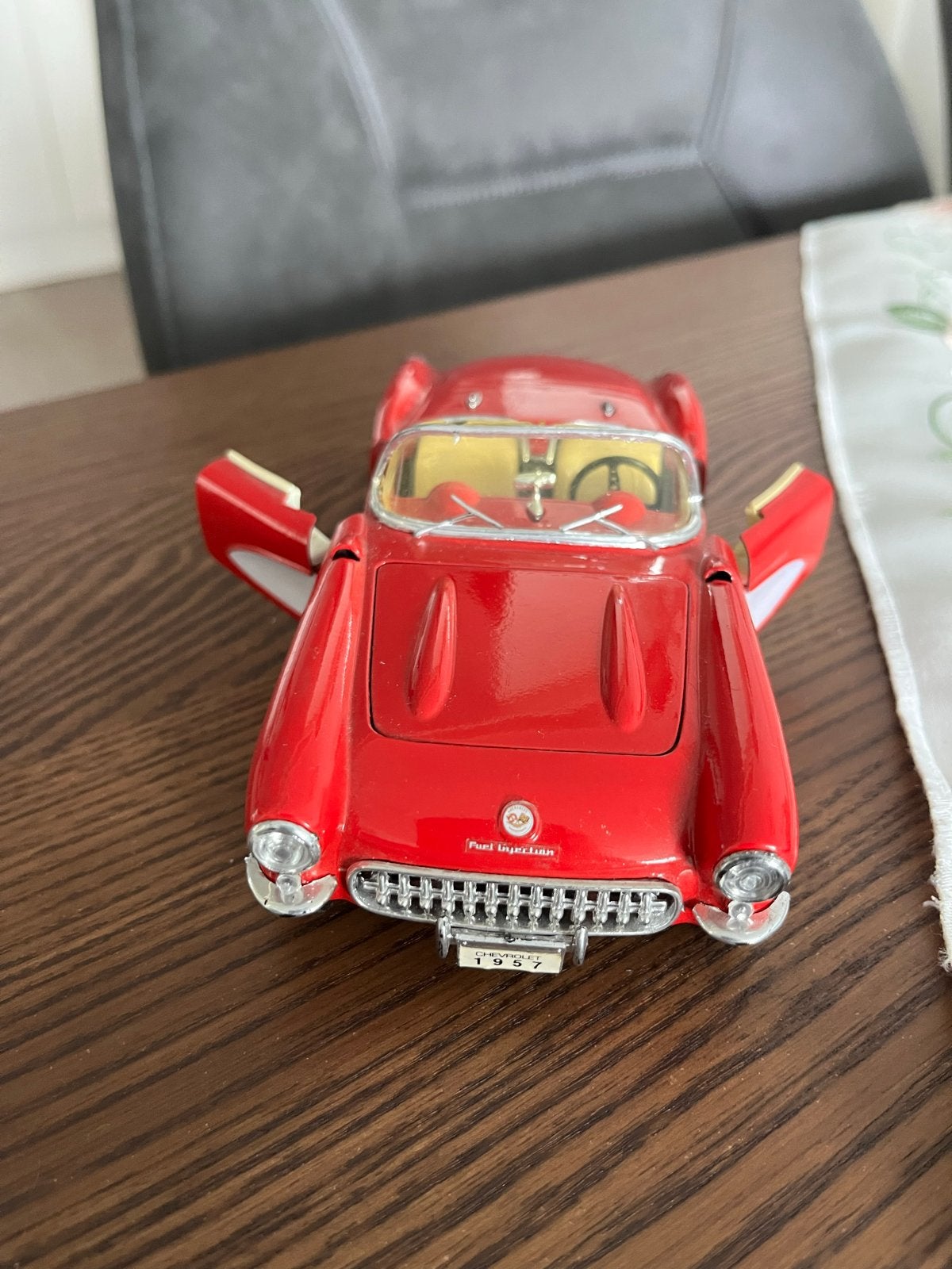 Chevrolet Corvette 1957 Modelauto - Rood, Ophalen of Verzenden, Zo goed als nieuw, Auto, Overige merken