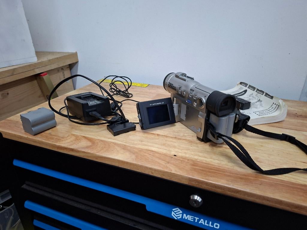 complete digitale filmcamera sharp, Gebruikt, 20x of meer, Ophalen of Verzenden, Geheugenkaart