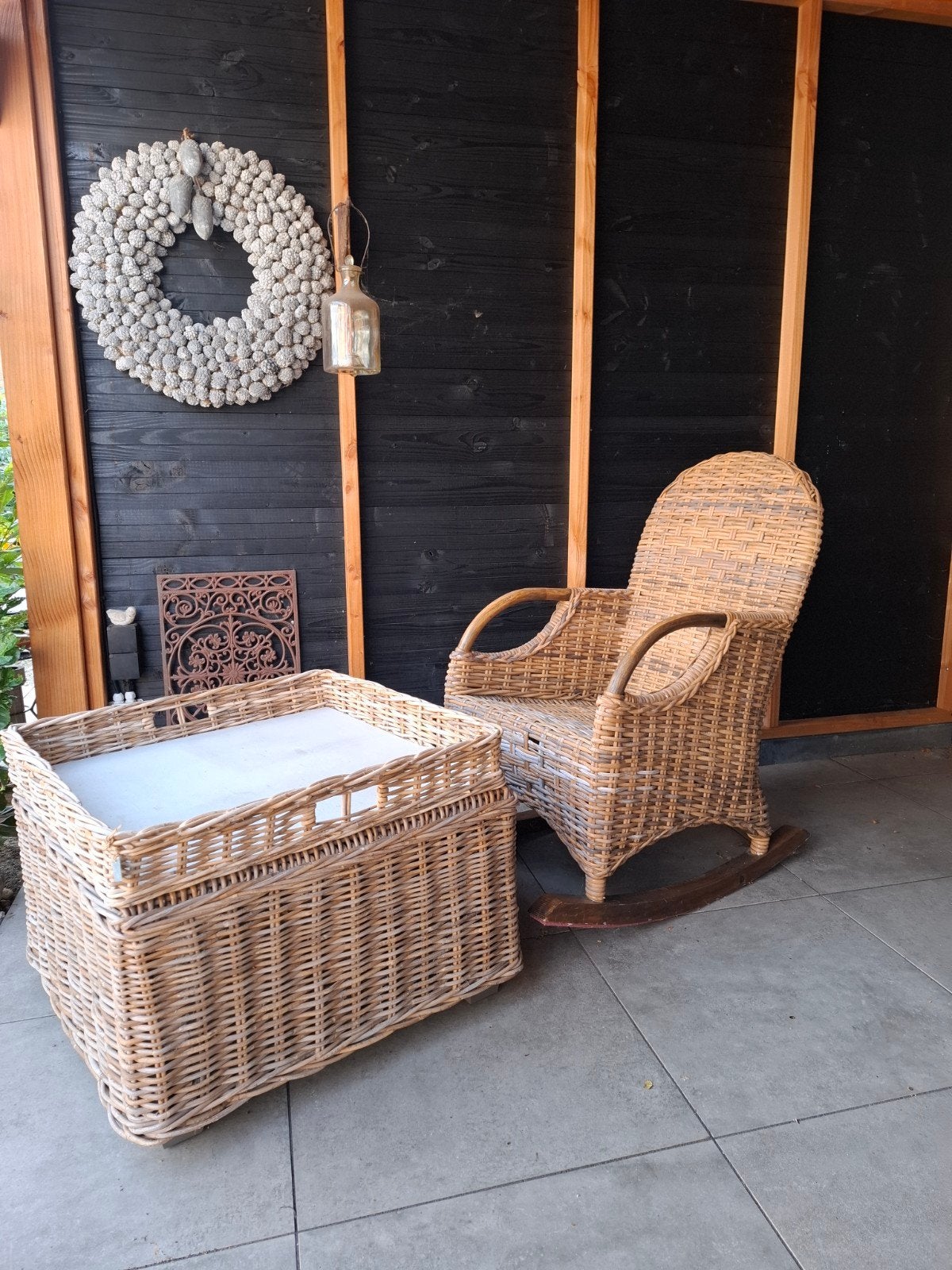 Rotan schommelstoel met poef, Ophalen, Gebruikt