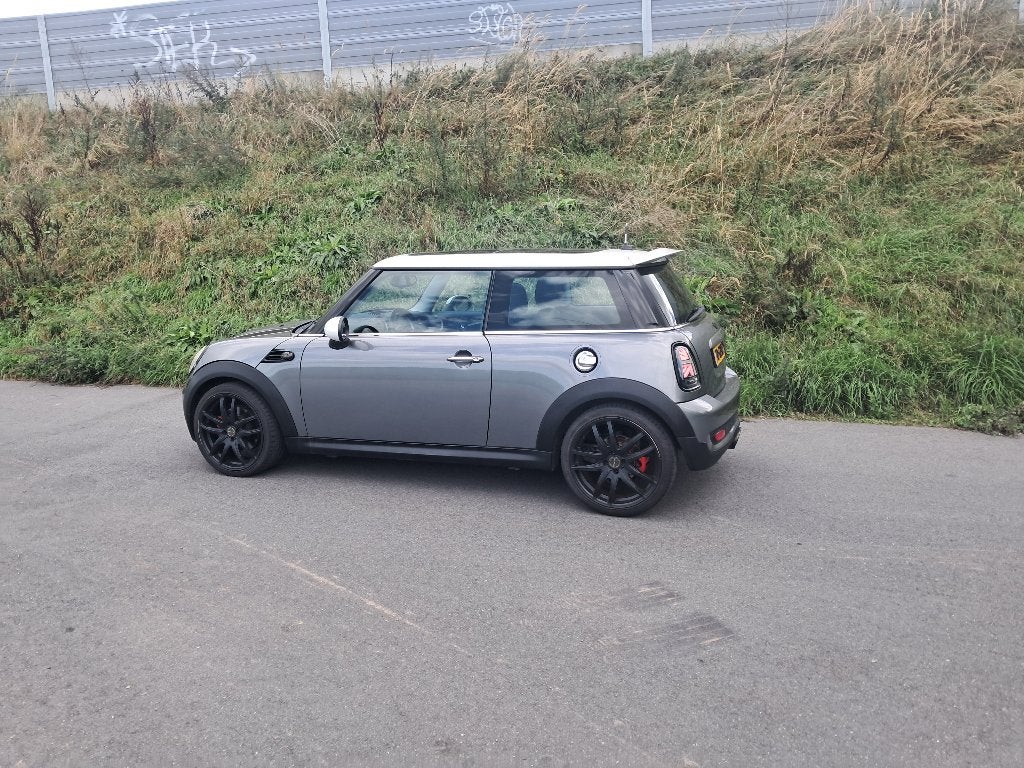 Mini 1.6 16V Cooper S 128KW 2007 Grijs, Voorwielaandrijving, Zwart, 4 cilinders, 4 stoelen