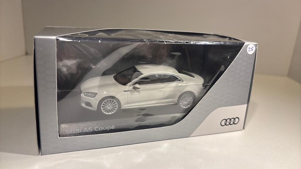 Audi a5 coupe white spark 1.43, Overige merken, Auto, Ophalen of Verzenden, A