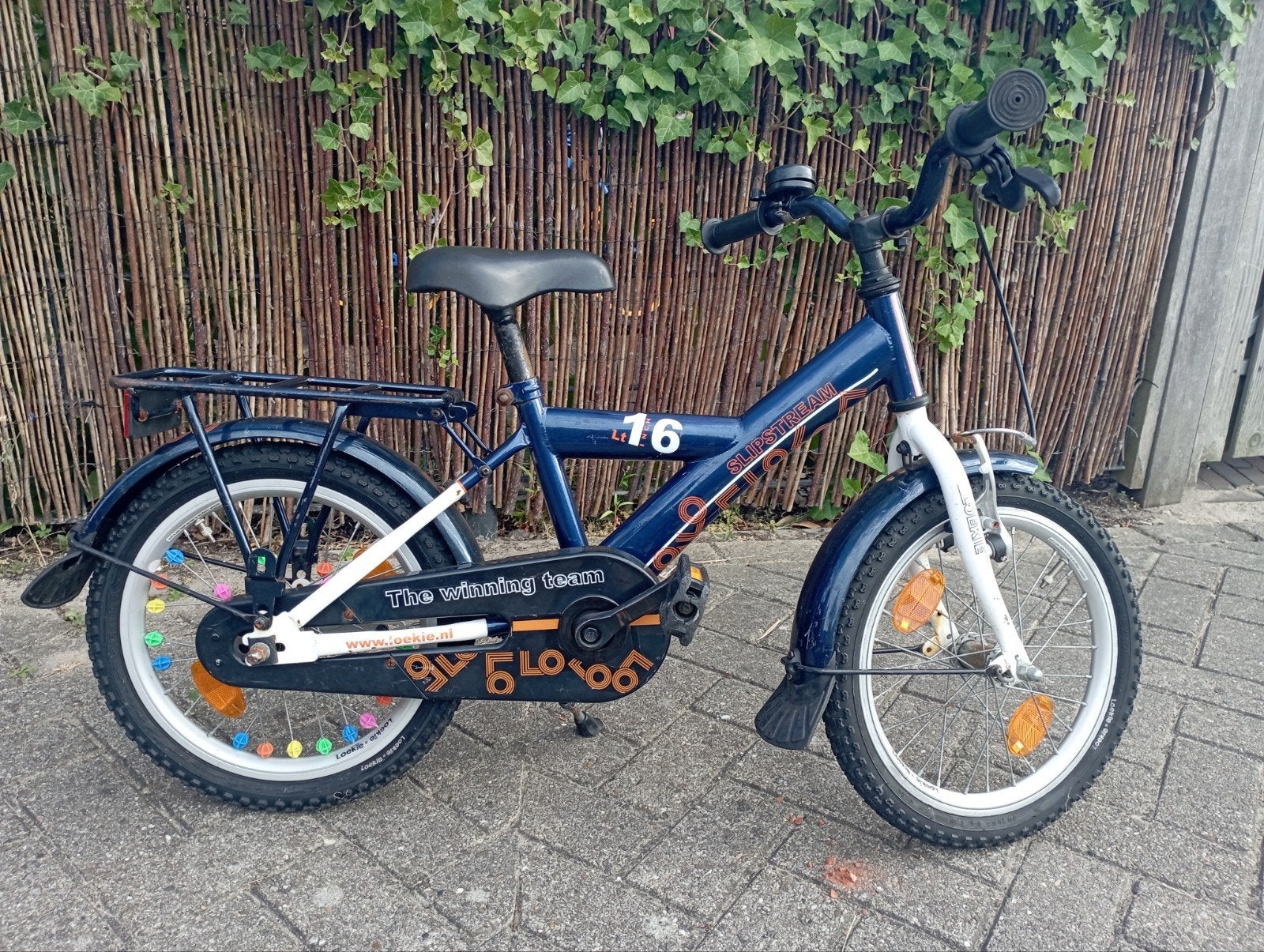 Loekie 16 inch kinderfiets - Blauw met zijwieltjes, Fietsen en Brommers, Fietsen | Kinderfietsjes, Ophalen, Terugtraprem, Zijwieltjes