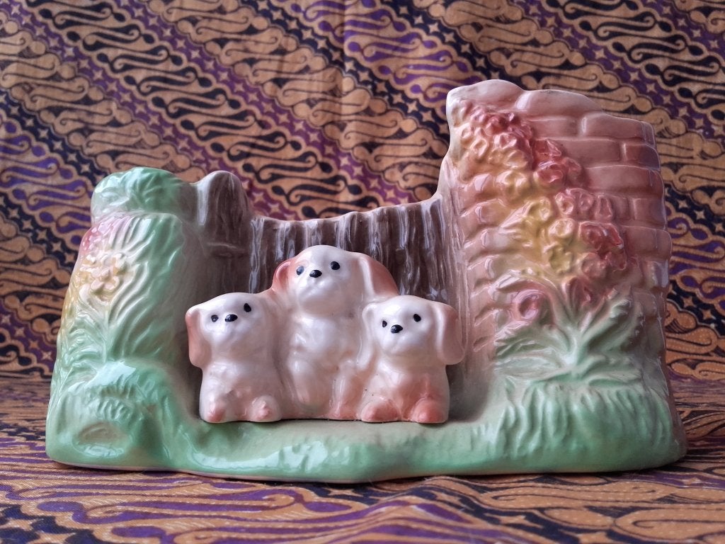 Oud Eastgate bloembakje uit Engeland met drie honden 18,5 cm, Antiek en Kunst, Ophalen of Verzenden