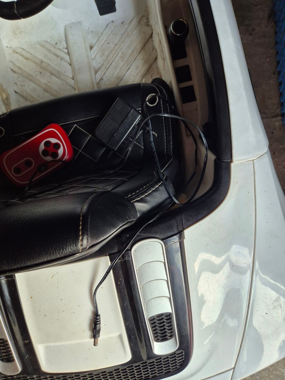 Elektrische kinderauto Audi R8 Spyder met afstandsbediening, Ophalen, Zo goed als nieuw, Afstandsbediening