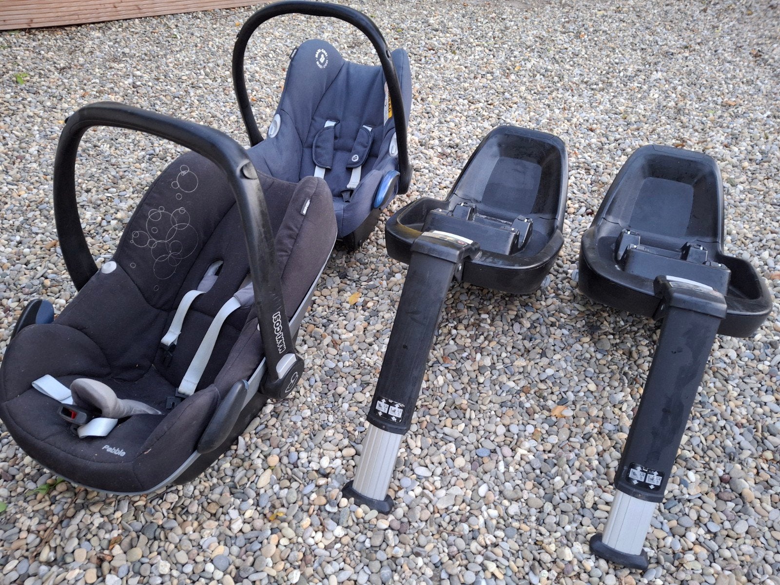 Twee Maxi Cosi en twee bases - ideaal voor tweeling, Ophalen, Gebruikt, Isofix, 0 t/m 13 kg