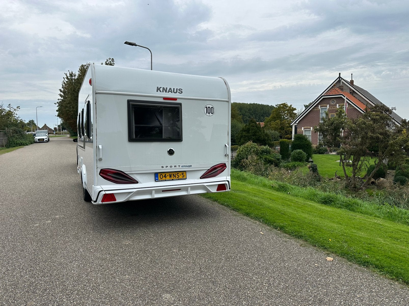 Foto 4 van Knaus Sport 420 QD E-Power met Airco/Mover/Voortent/TV
