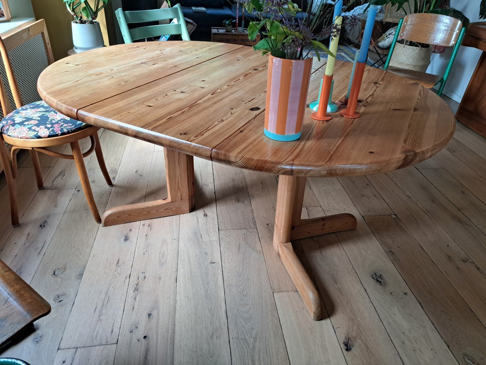 Uitschuifbare ovale eettafel van grenenhout, Ophalen, Gebruikt, 100 tot 150 cm, 150 tot 200 cm