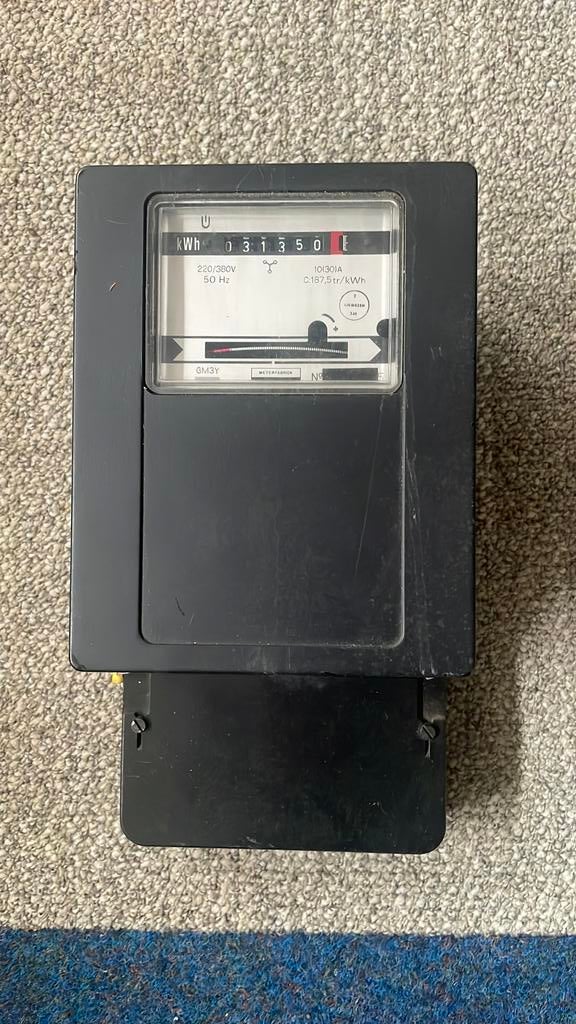 Tussen meter 220 / 380 volt, Ophalen, Zo goed als nieuw, Kabel of Snoer