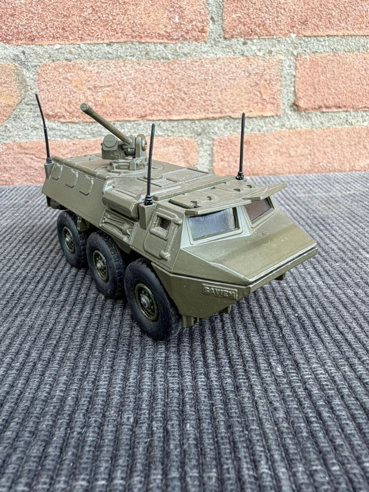 1:50 Solido 251 V.A.B.6X6 army/leger pantservoertuig …. 10,-, Ophalen of Verzenden, Zo goed als nieuw, Bus of Vrachtwagen
