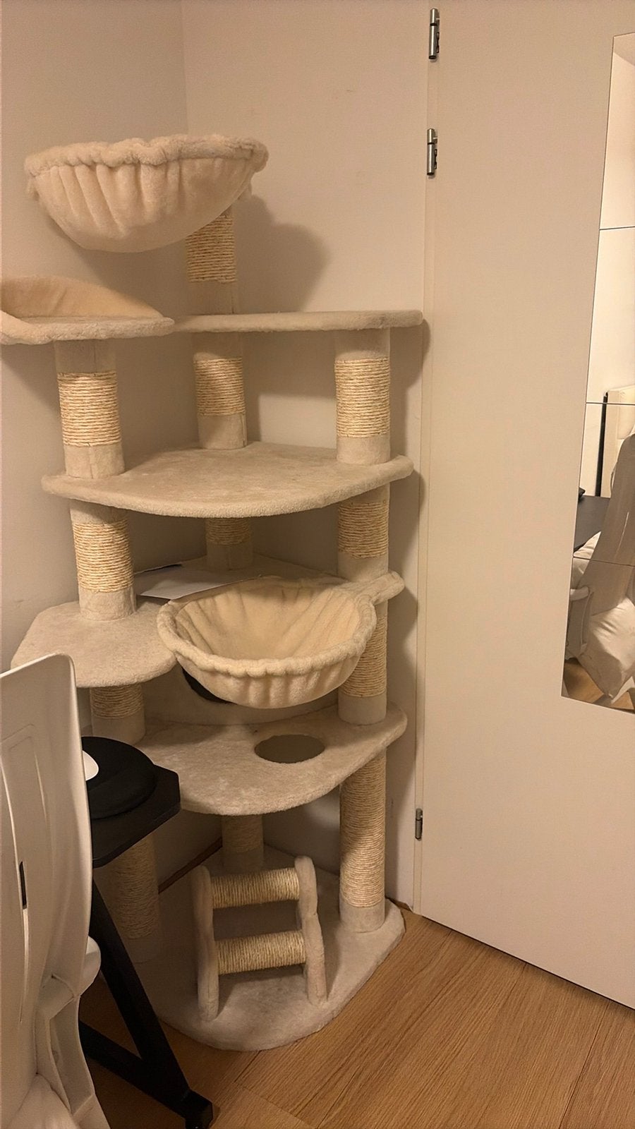 Leif kat zoekt nieuwe huis, Ophalen, Zo goed als nieuw, Krabpaal