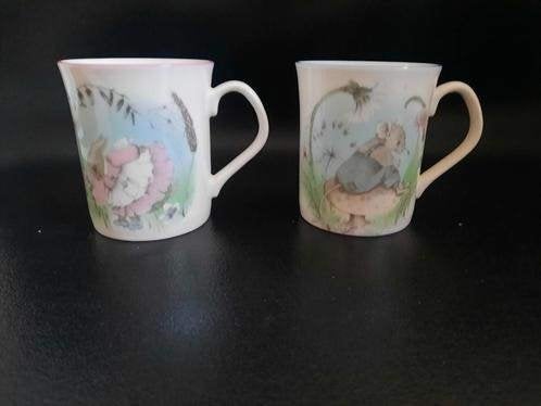 Mr. Mouse & Mrs. Rabbit mokken , Elizabethan . set van 2, Ophalen of Verzenden, Zo goed als nieuw, Overige stijlen, Kop(pen) en/of Schotel(s)