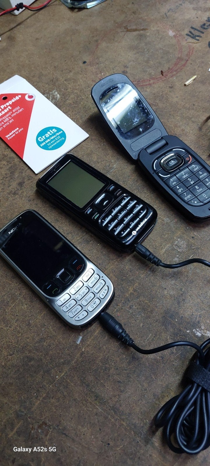 Partij oude mobiele telefoons (Nokia, Alcatel, Vodafone), Ophalen