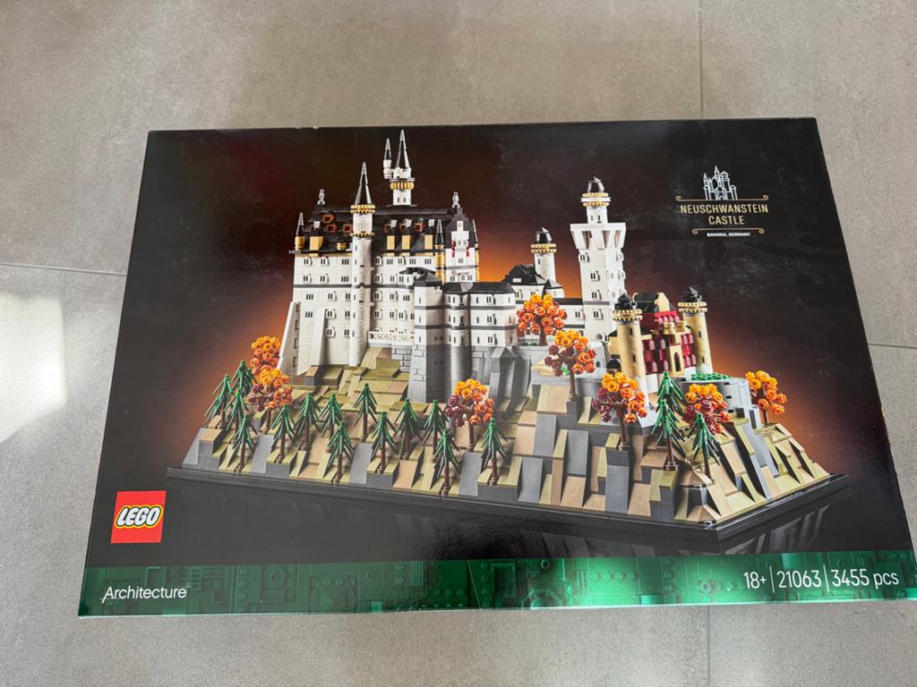 LEGO Architecture Neuschwanstein Kasteel (21063) - Nieuw, Ophalen of Verzenden, Nieuw