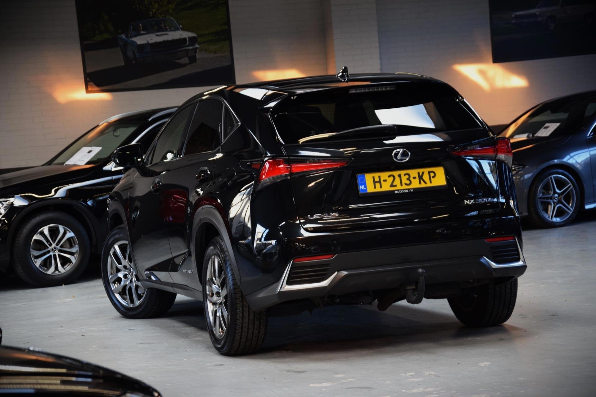 Lexus NX 300h AWD Business Line|Navi|Panoramadak|Leder|, Auto's, Automaat, Dealer onderhouden, Gebruikt, 1760 kg