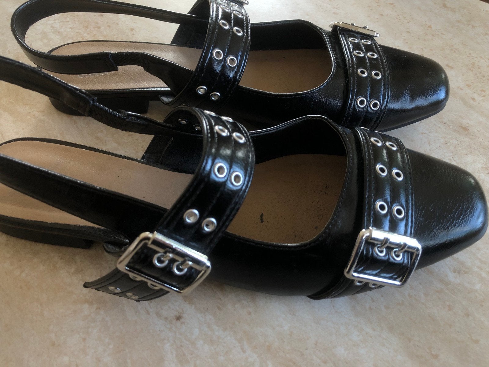 Zwarte slingback schoenen met gespen - maat 40, Schoenen met lage hakken, Zwart, Ophalen of Verzenden, Zo goed als nieuw