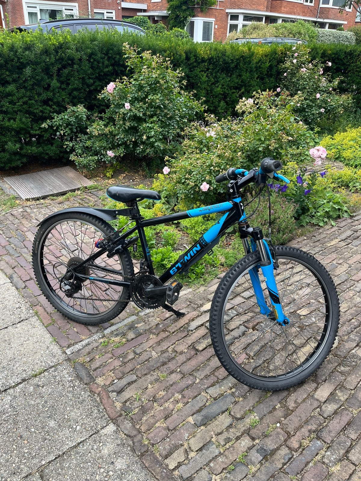 BTWIN Rockrider Mountainbike - Zwart/Blauw 24 inch, Ophalen of Verzenden, Gebruikt, Velgrem, 20 inch of meer