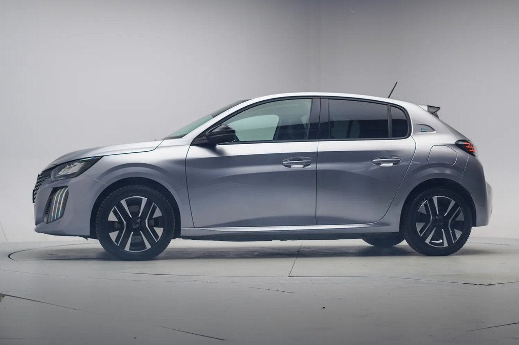 Peugeot e-208 EV Allure 50 kWh NW-Model 3-Fase [ Navi Stoelv, Gebruikt, Leder, 315 min, 1430 kg