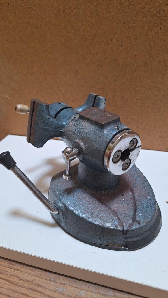 "Hobby" Bankschroefje, Ophalen of Verzenden, 1:50 tot 1:144