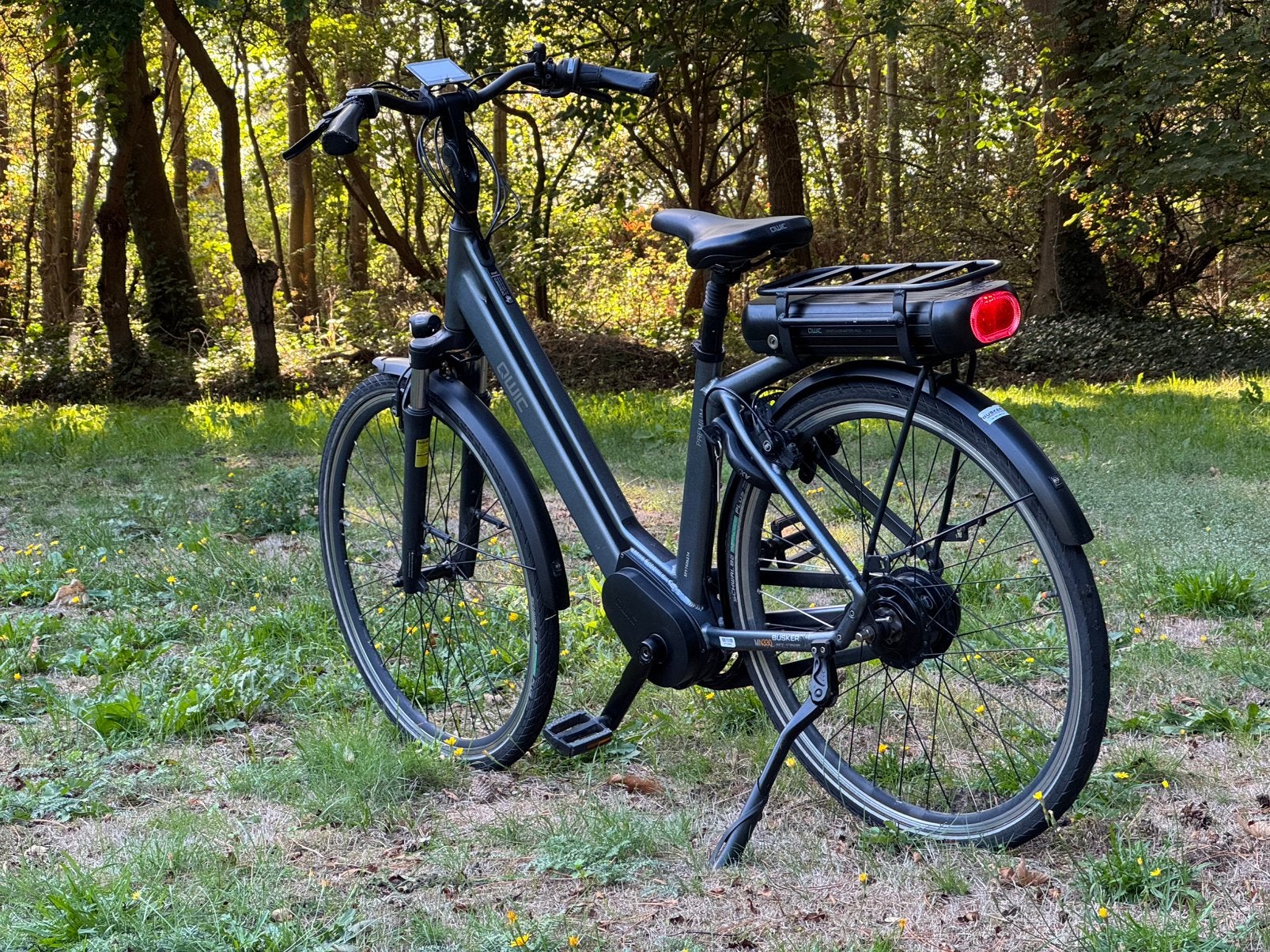 Elektrische fiets Qwic Premium MN330, Zo goed als nieuw, 47 tot 51 cm, 50 km per accu of meer, Ophalen