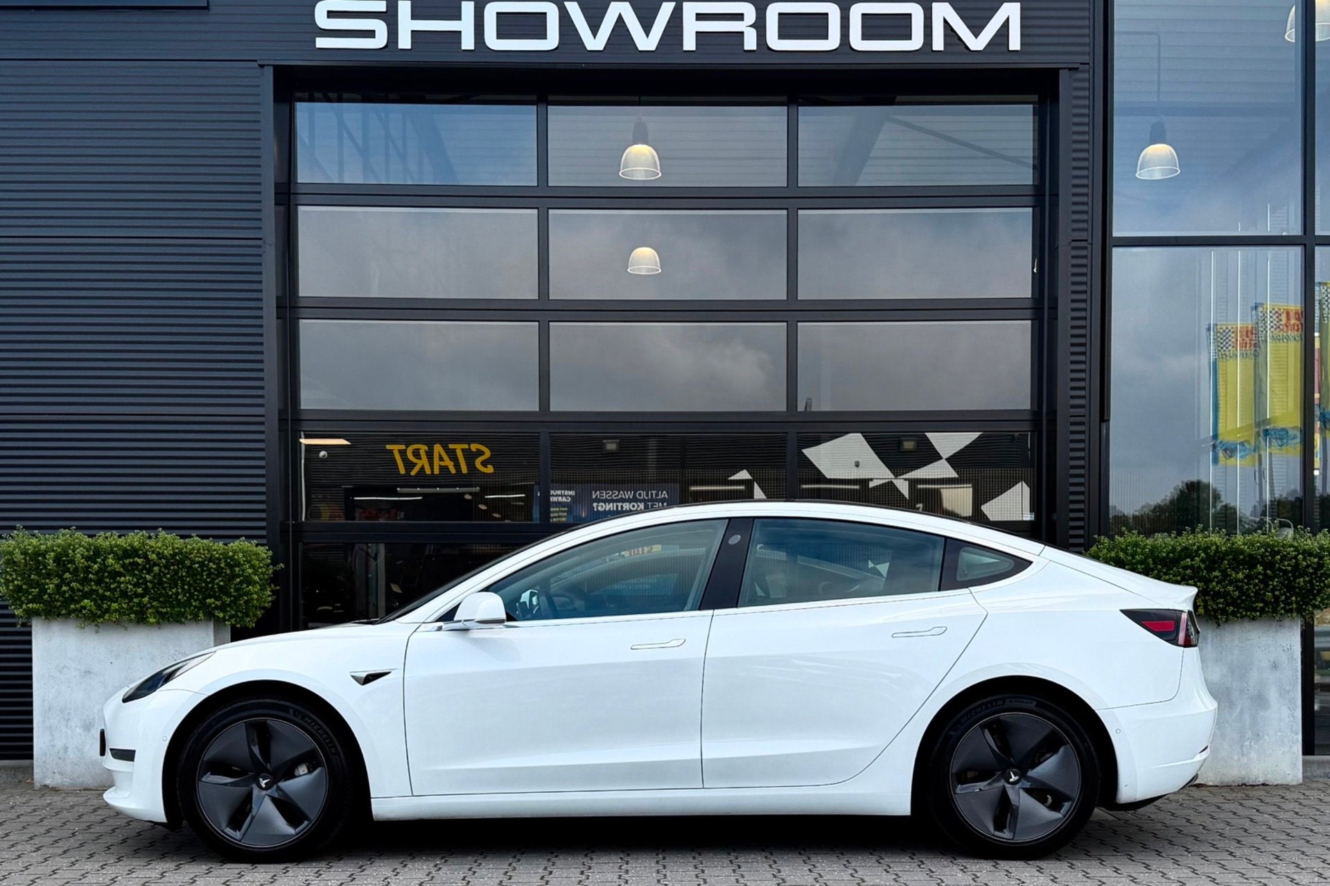 Tesla Model 3 Long Range AWD 75 kWh NL AUTO! Pano, Leder, SO, Auto's, Tesla, Automaat, Dealer onderhouden, 530 km, Wit
