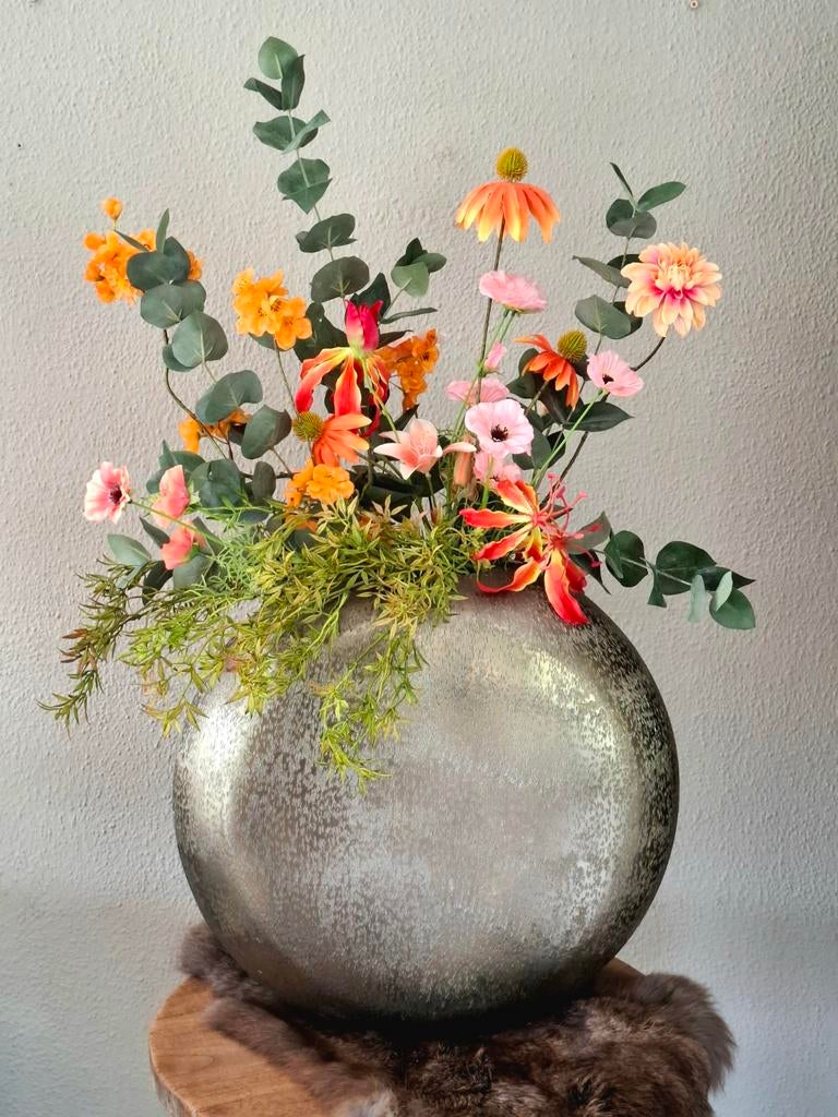 Grote vaas met boeket, Ophalen of Verzenden, Overige kleuren, Minder dan 50 cm