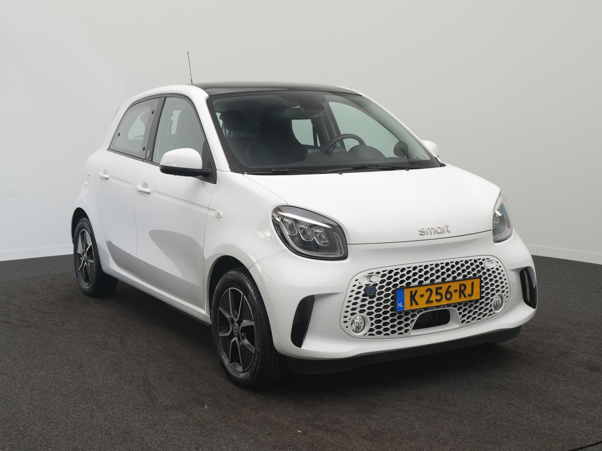 Smart Forfour EQ Comfort PLUS 18 kWh - RIJKLAARPRIJS - NAP L, Auto's, Smart, Automaat, 12 maanden, Achterwielaandrijving, Gebruikt