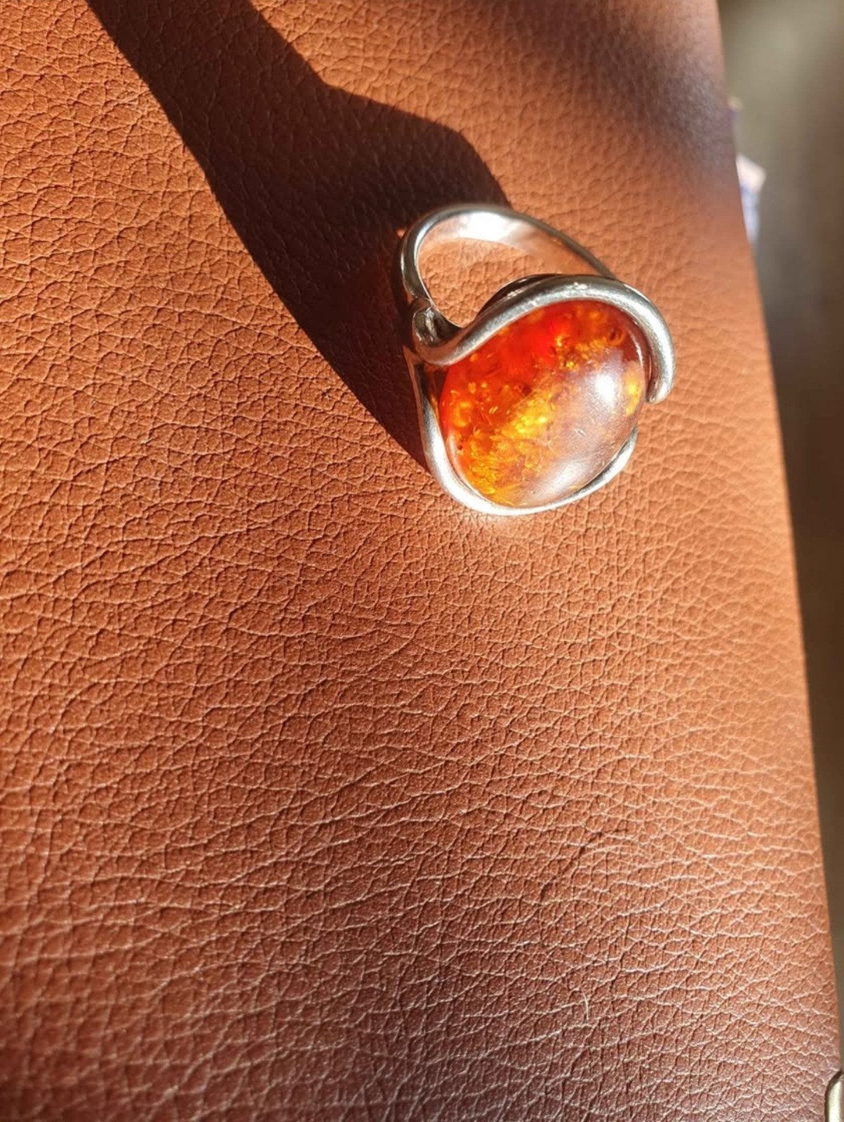Zilveren ring met natuurlijke amber - Maat 18, 18 tot 19, Gebruikt, Ophalen of Verzenden, Met edelsteen