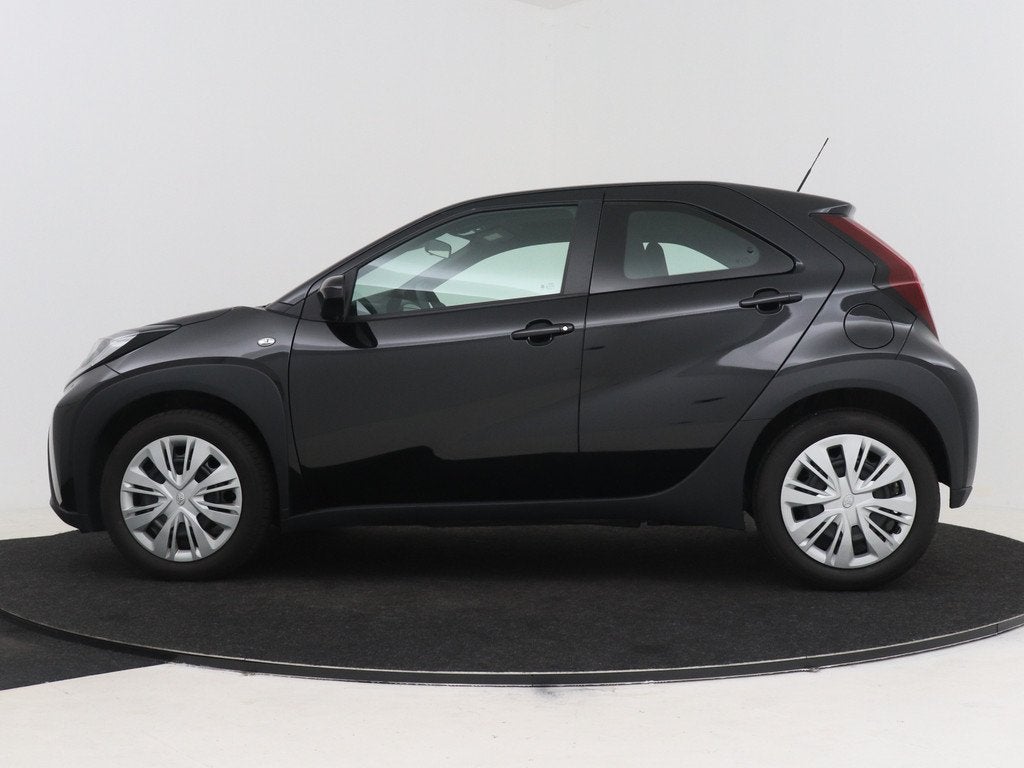 Toyota Aygo X 1.0 VVT-i S-CVT Play AUTOMAAT | DEMO & DIRECT, Auto's, Toyota, 12 maanden, Stof, 4 stoelen, Zwart
