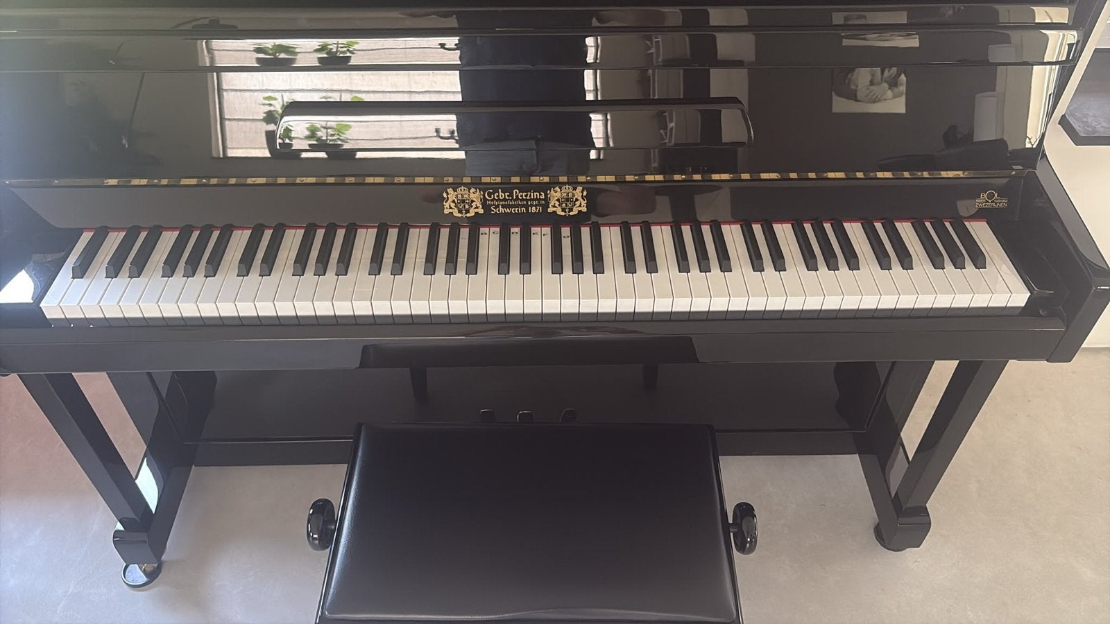 Ritmuller piano 109-M Hoogglans zwart - Zo goed als nieuw, Muziek en Instrumenten, Piano's, Ophalen, Zwart, Zo goed als nieuw