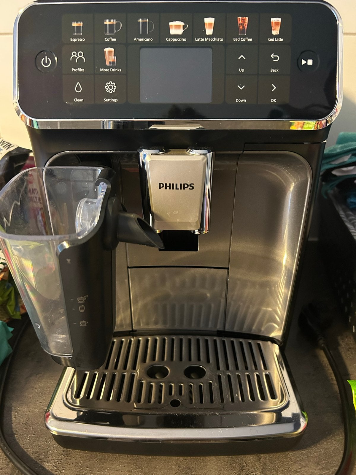 Philips Volautomatische Espressomachine - Zwart, Afneembaar waterreservoir, Espresso apparaat, 10 kopjes of meer, Zo goed als nieuw
