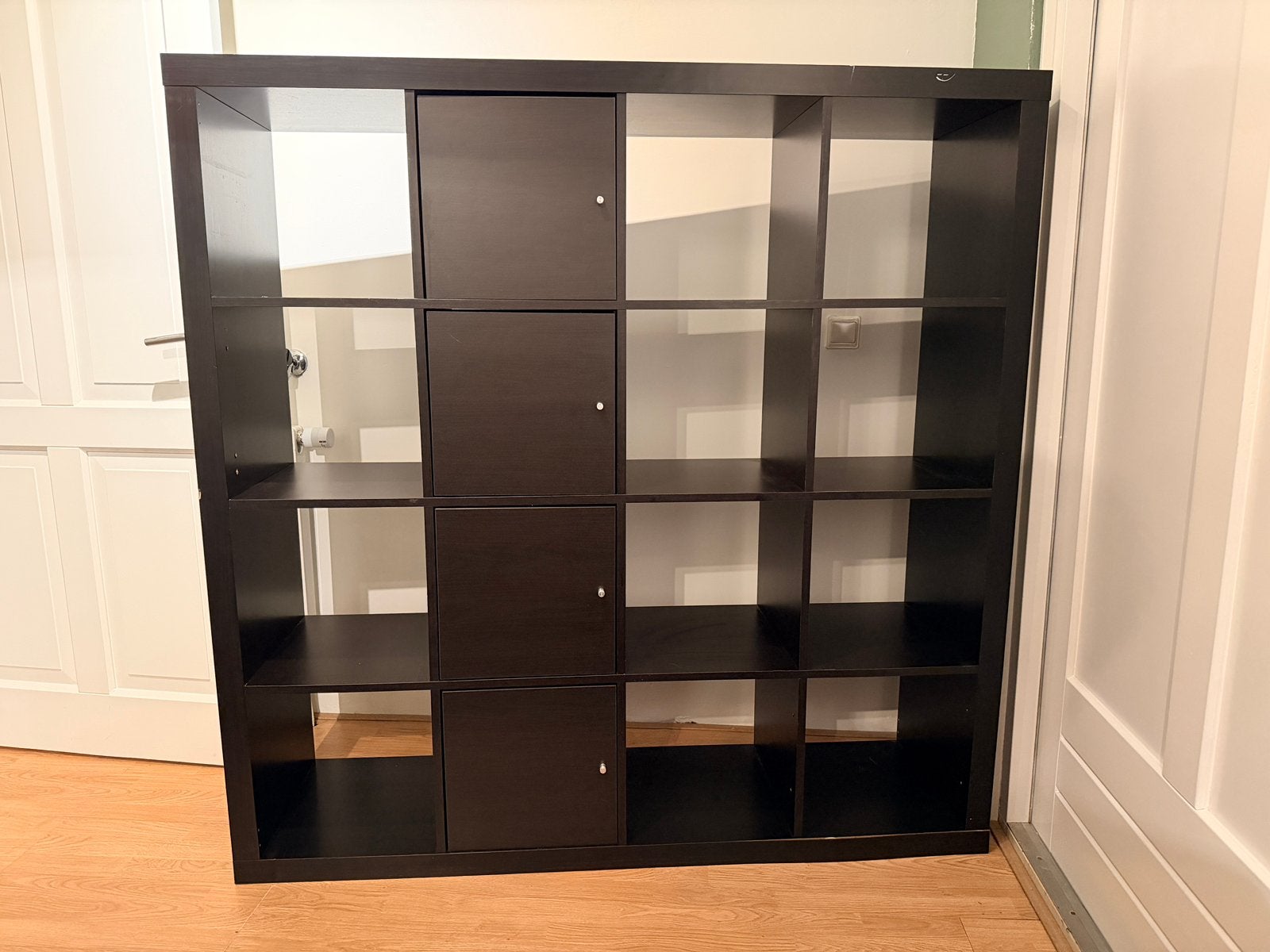 Ikea Kallax vakkenkast zwartbruin incl 4 deurtjes, Ophalen, Gebruikt, 100 tot 150 cm, 100 tot 150 cm