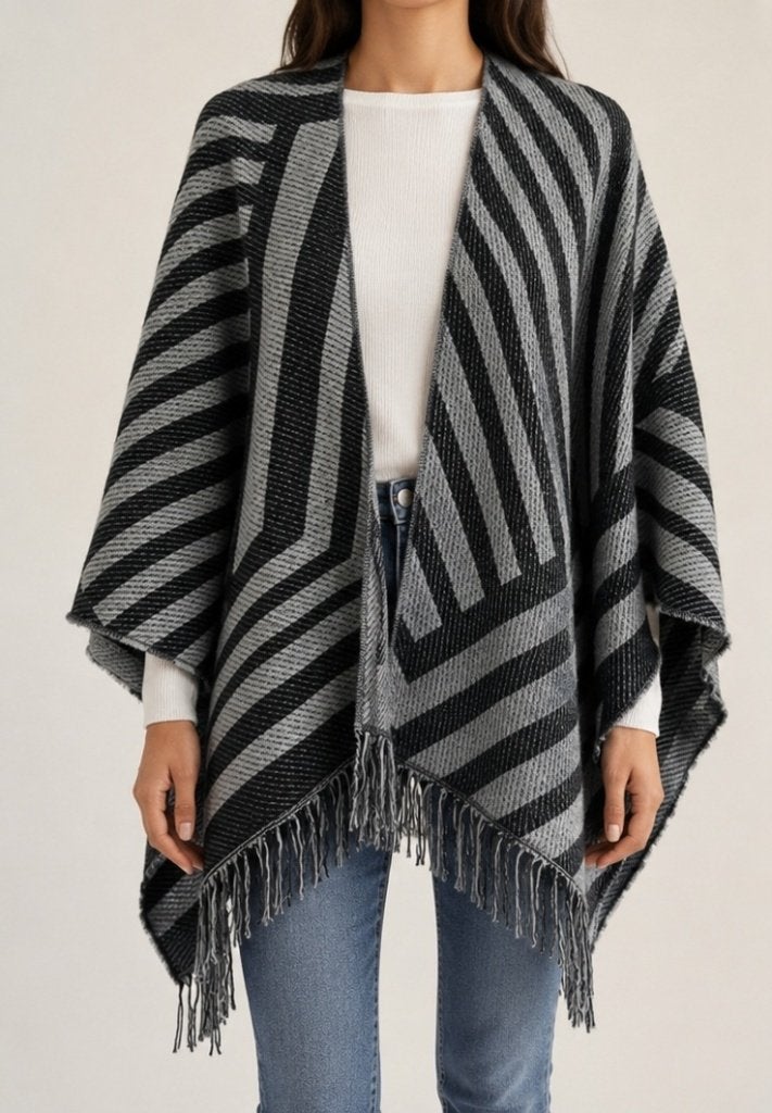 Lady’s Stradivarius poncho, Maat 38/40 (M), Kostuum of Pak, Ophalen of Verzenden, Zo goed als nieuw