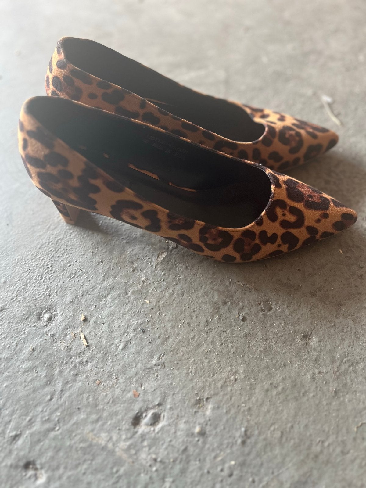 Leopardprint pumps met lage hak - Maat 40, Kleding | Dames, Ophalen of Verzenden, Zo goed als nieuw, Bruin, Pumps