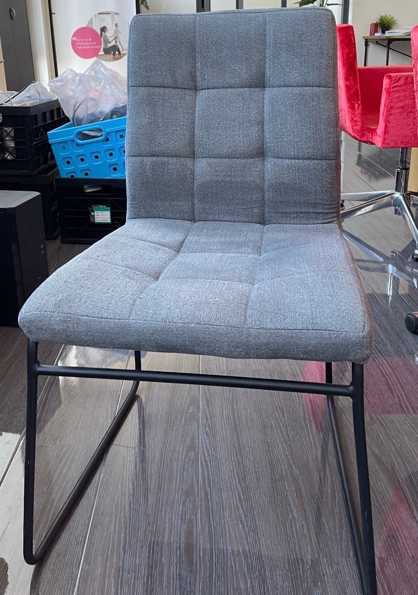 Gratis af te halen – 11 à 12 grijze stoelen, Ophalen, Gebruikt, Grijs, Vijf, Zes of meer stoelen
