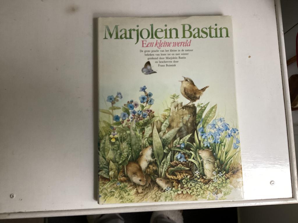 Een kleine wereld van Marjolein Bastin, Boeken, Natuur, Ophalen of Verzenden, Zo goed als nieuw, Natuur algemeen