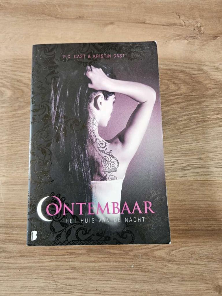 P.C. Cast - Ontembaar en Verleiding, Boeken, Fictie algemeen, P.C. Cast; Kristin Cast, Ophalen of Verzenden, Zo goed als nieuw