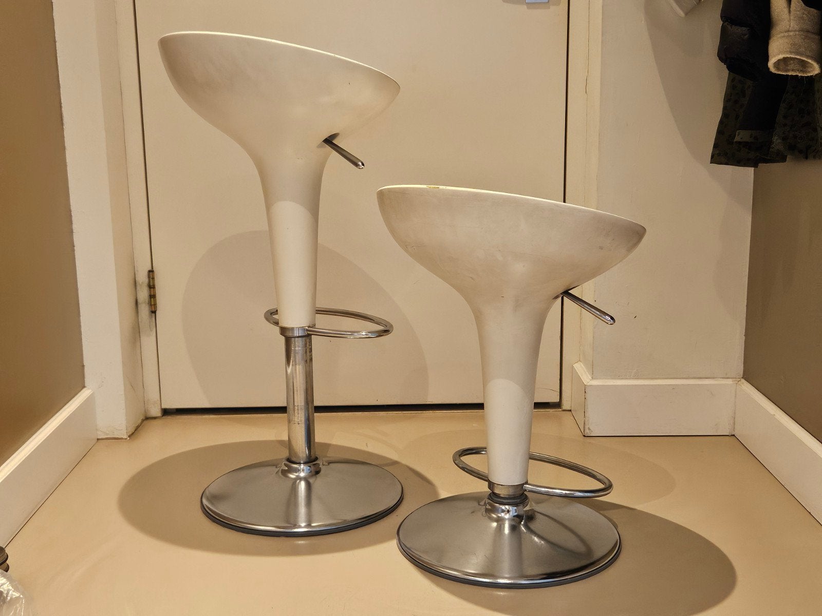 2 Magis Bombo barkrukken - wit, in hoogte verstelbaar, Huis en Inrichting, Ophalen of Verzenden, In hoogte verstelbaar, 90 cm of meer
